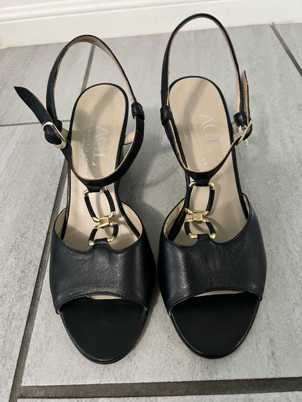AGL black and gold wedges
